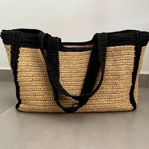 Handmade shopper in braided paper straw with handle.